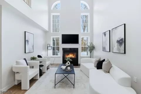 71 Washington Ct, Towaco, NJ 07082