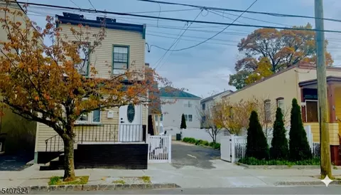 20 Lake St, Belleville, NJ 07109