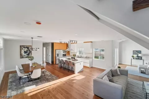 27 Sullivan Dr, Emerson, NJ 07630