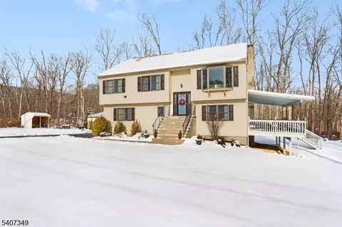 7 Mulberry Ln, Newton, NJ 07860