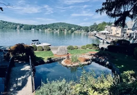 40 Summit Ter, Sparta Twp, NJ 07871