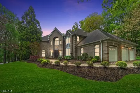 54 Mohawk Ave, Norwood, NJ 07648