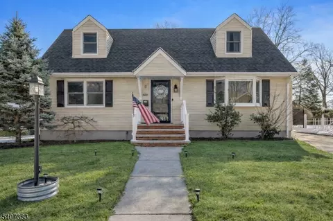 520 Riverview Rd, Pompton Lakes, NJ 07442