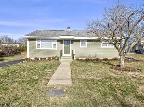 402 W Frech Ave, Manville, NJ 08835