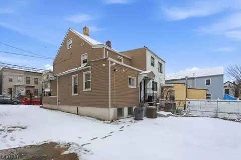 68 Kearny St, Newark, NJ 07104