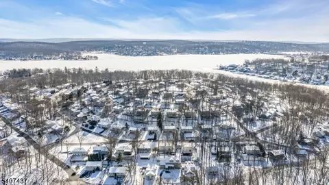 9 Corsica Rd, Hopatcong, NJ 07843