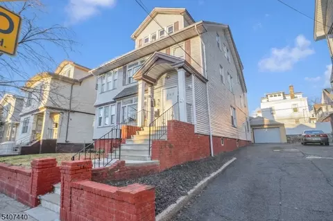 105 Huntington Ter, Newark, NJ 07112