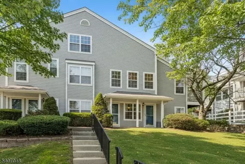 1144 Garrison Ct, Mahwah, NJ 07430