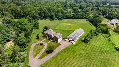 11 Beavers Rd, Tewksbury Twp, NJ 07830