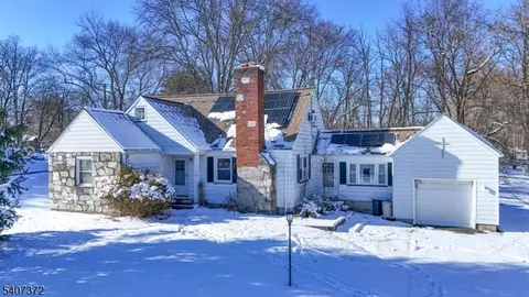 30 Reynolds Ave, Parsippany, NJ 07054