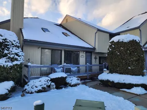 13 Woodhill St, Somerset, NJ 08873