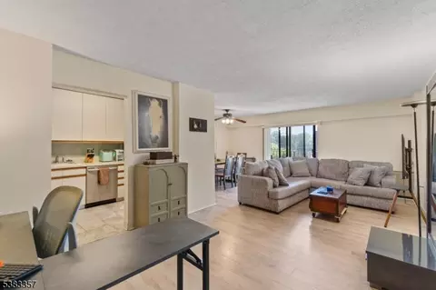 10 N Wood Ave #406, Linden, NJ 07036
