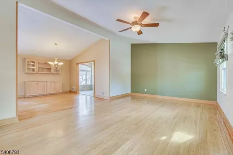 16 Peake Rd, Edison, NJ 08837 photo 8
