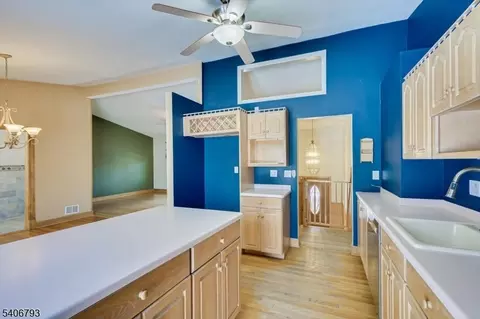 16 Peake Rd, Edison, NJ 08837 photo 15