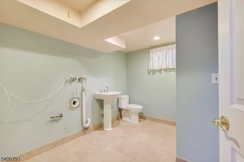 16 Peake Rd, Edison, NJ 08837 photo 31