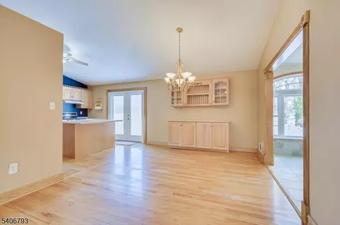 16 Peake Rd, Edison, NJ 08837 photo 11
