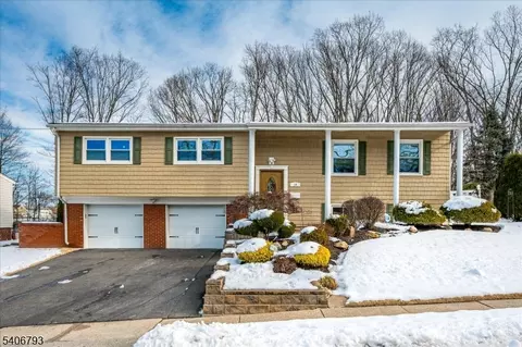 16 Peake Rd, Edison, NJ 08837 photo 3