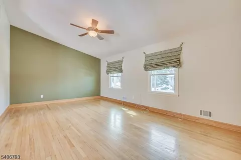16 Peake Rd, Edison, NJ 08837 photo 7