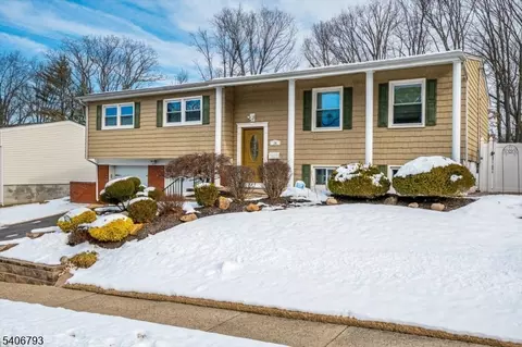 16 Peake Rd, Edison, NJ 08837