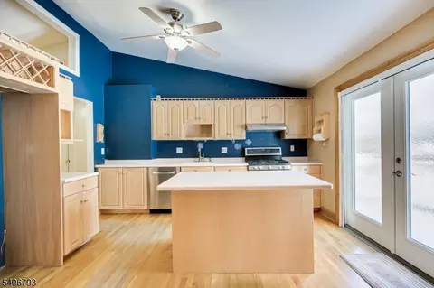 16 Peake Rd, Edison, NJ 08837 photo 14