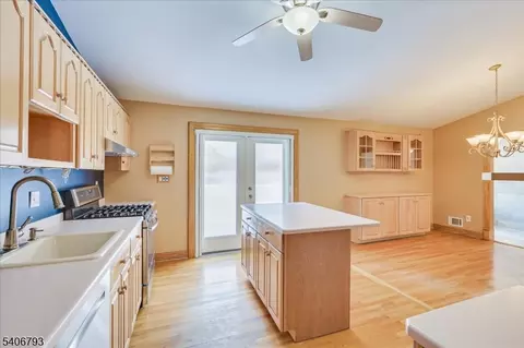 16 Peake Rd, Edison, NJ 08837 photo 16