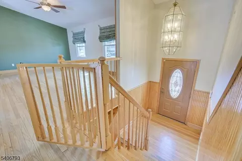 16 Peake Rd, Edison, NJ 08837 photo 6