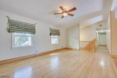 16 Peake Rd, Edison, NJ 08837 photo 10