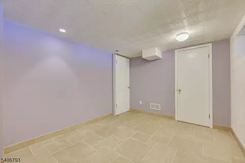 16 Peake Rd, Edison, NJ 08837 photo 30