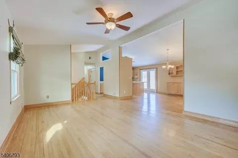 16 Peake Rd, Edison, NJ 08837 photo 9