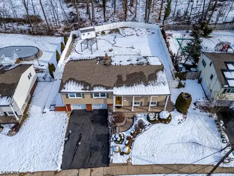 16 Peake Rd, Edison, NJ 08837 photo 2