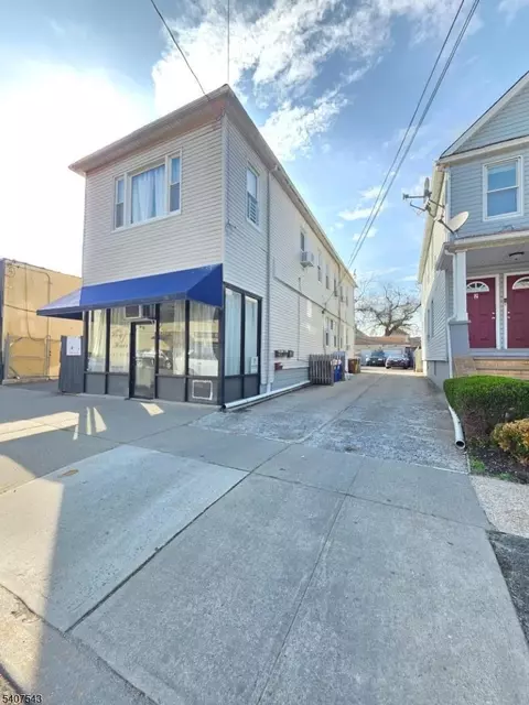 15 E Price St, Linden, NJ 07036