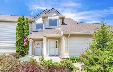 2 Caleb Ct, Hamburg, NJ 07419