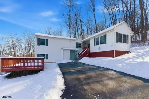 126 Hillside Dr, Newton, NJ 07860