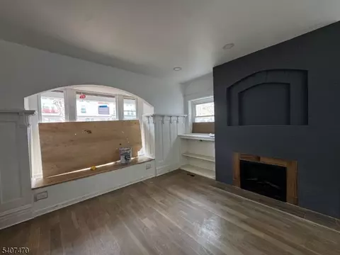 696 Dr Martin Luther King J, Newark, NJ 07102