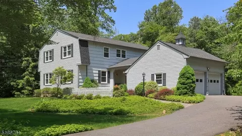 25 Angus Ln, Warren, NJ 07059