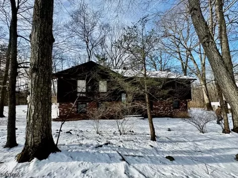 220 Brook Valley Rd, Towaco, NJ 07082