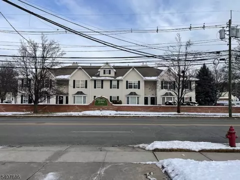 35 Chanda Ct, Clifton, NJ 07012