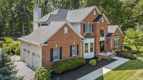 202 Bradford Ln, Bloomsbury, NJ 08804