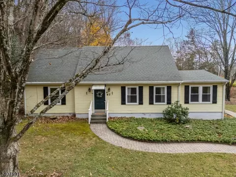 67 Hollow Rd, Glen Gardner, NJ 08826