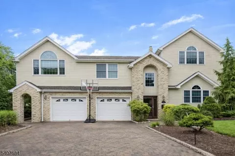 61 Carlisle Rd, Wayne, NJ 07470