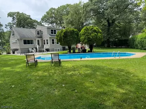 35 Brendona Ave, Stanhope, NJ 07874