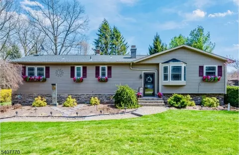 3 Birchwood Dr, Stockholm, NJ 07460
