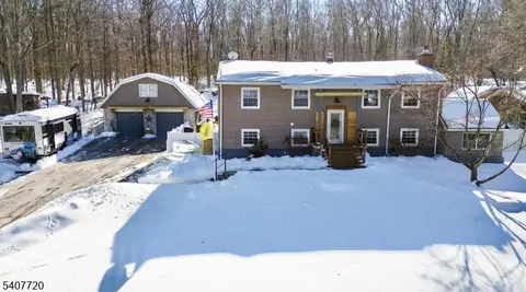 27 Grandview Ave, Stockholm, NJ 07460