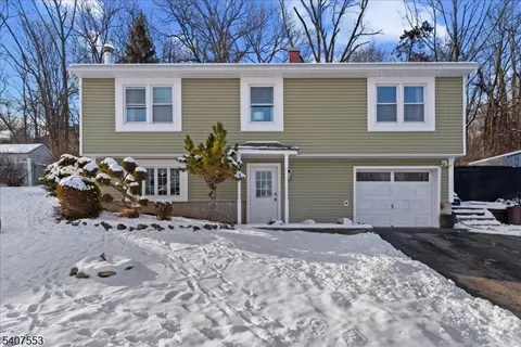 78 Red Twig Trl, Bloomingdale, NJ 07403