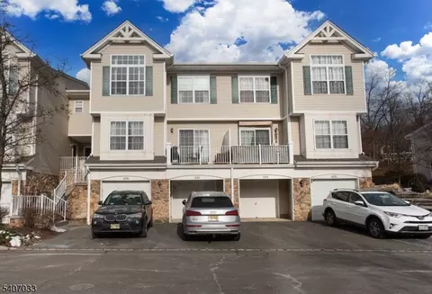 1058 Shadowlawn Dr, Green Brook, NJ 08812