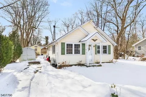 110 Breakneck Rd, Highland Lakes, NJ 07422