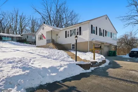 32 Willow St, Sussex, NJ 07461