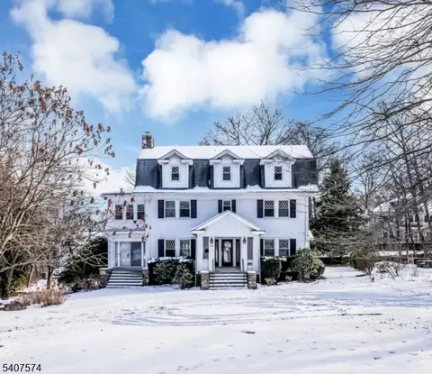 310 Morris Ave, Mountain Lakes, NJ 07046