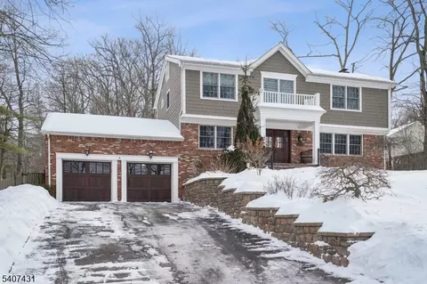 39 Tremont Ter, Livingston, NJ 07039