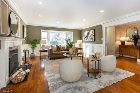 13 Blackstone Dr, Livingston, NJ 07039